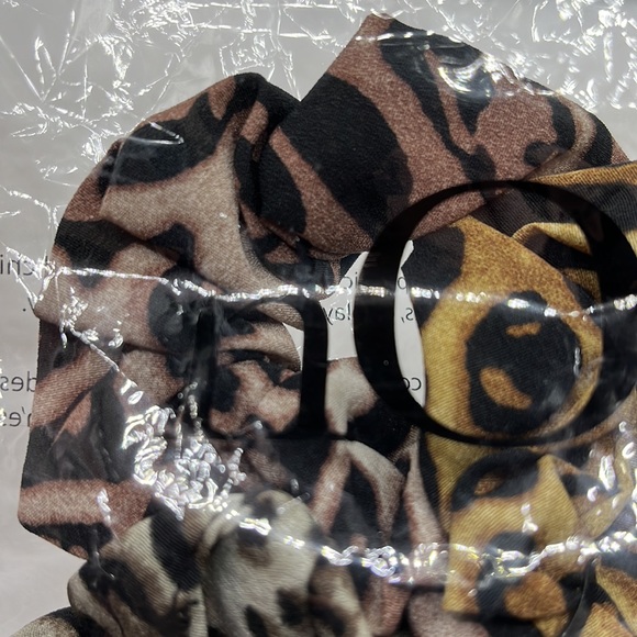 4/$25 nOir Jewelry Ombré Leopard Scrunchies - 3 pack - Picture 4 of 4